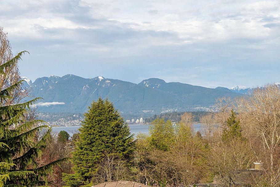 4341 W 3rd Avenue Vancouver, BC - 40