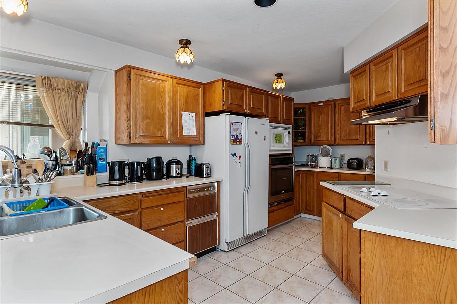 5564 Elizabeth Street Vancouver, BC - 3