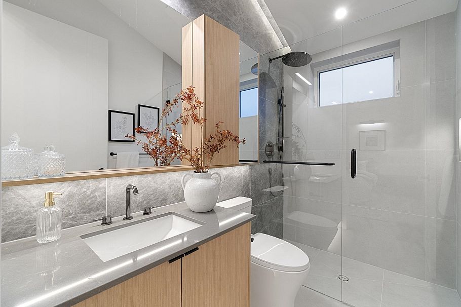 1 1945 E 13th Avenue Vancouver, BC - 16