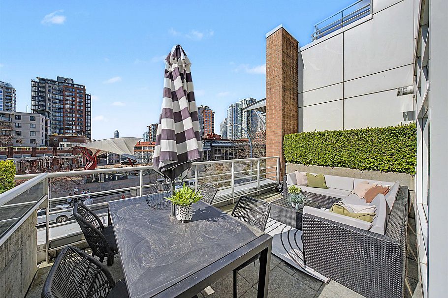 TH A 1199 Marinaside Crescent Vancouver, BC - 15