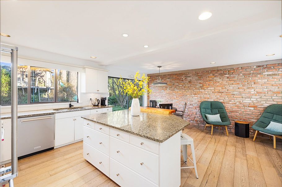 4198 Sunset Boulevard North Vancouver, BC - 12