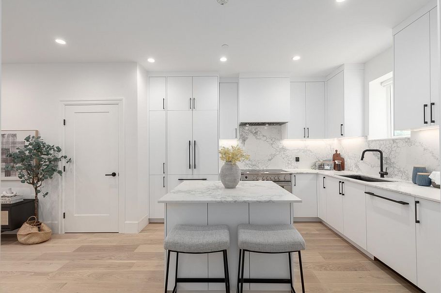 851 E 19th Avenue Vancouver, BC - 6