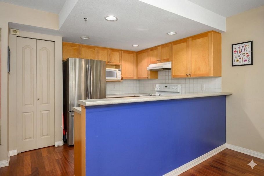 3018 W 4th Avenue Vancouver, BC - 10