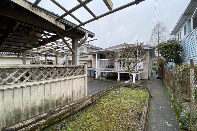 6828 Inverness Street Vancouver, BC - 19