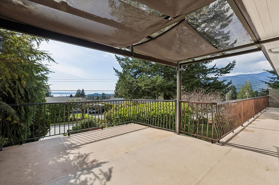 702 Winona Avenue North Vancouver, BC - 20