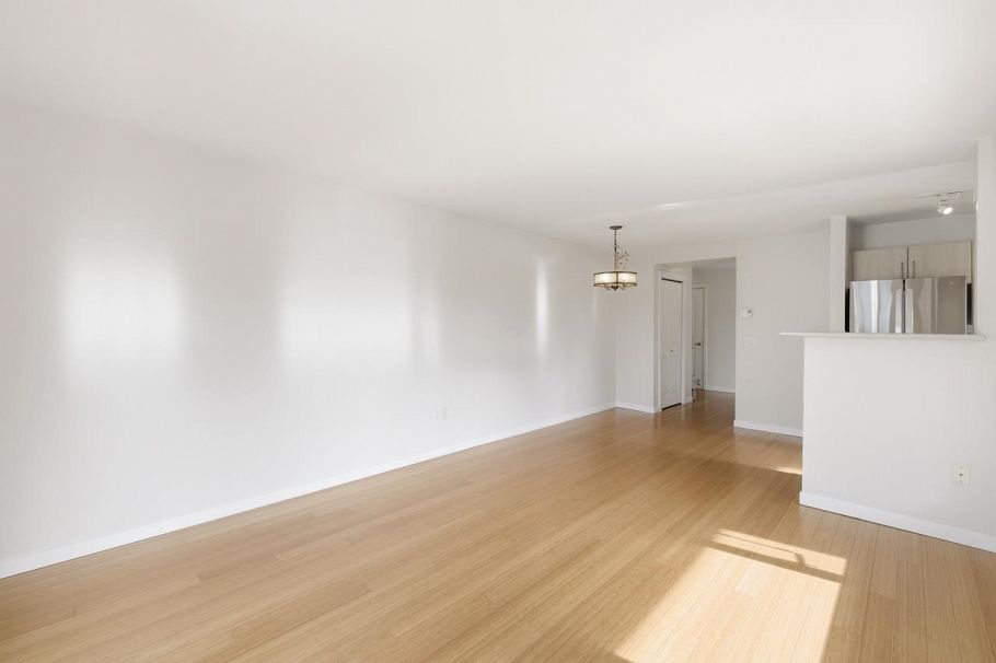 404 3575 Euclid Avenue Vancouver, BC - 2