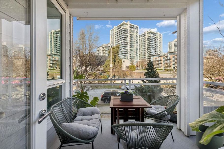 207 217 W 8th Street North Vancouver, BC - 13