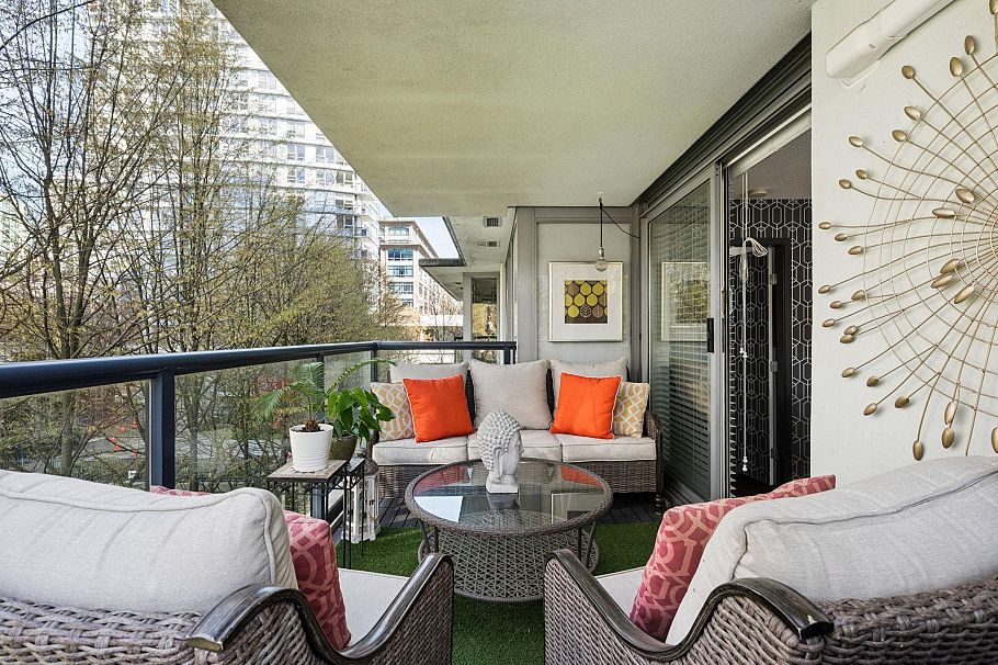 310 939 Expo Boulevard Vancouver, BC - 3