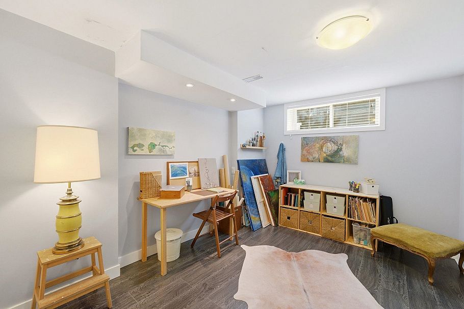 931 Old Lillooet Road North Vancouver, BC - 31