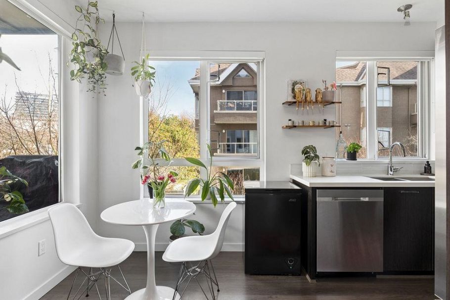 207 217 W 8th Street North Vancouver, BC - 11