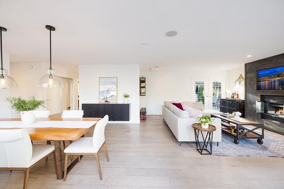 4198 Sunset Boulevard North Vancouver, BC - 1