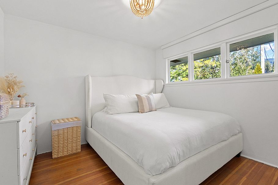 1275 Brantwood Road North Vancouver, BC - 13