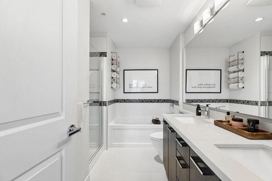 207 217 W 8th Street North Vancouver, BC - 20