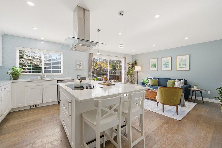 931 Old Lillooet Road North Vancouver, BC - 5