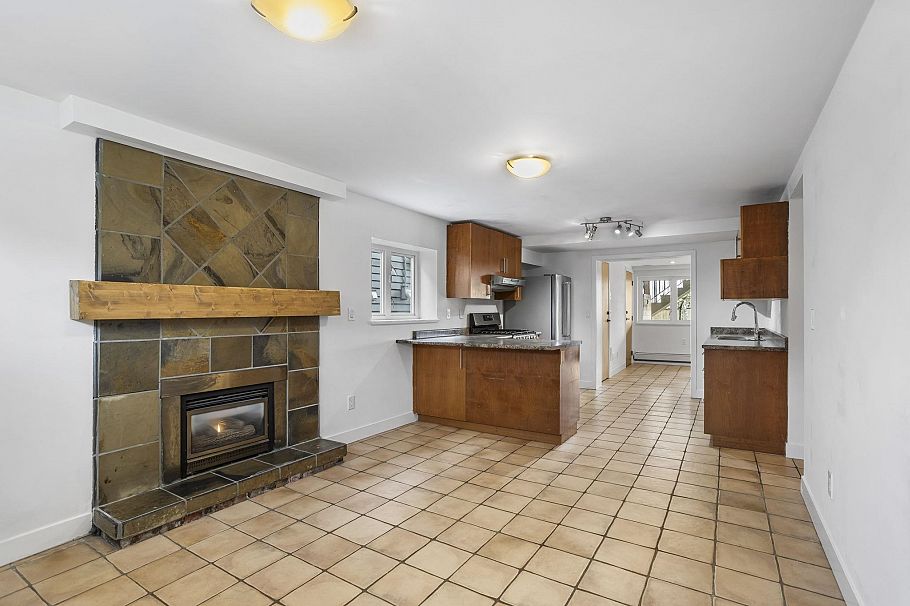 831 Whitchurch Street North Vancouver, BC - 28