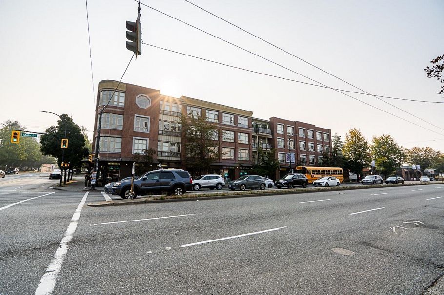 303 2828 Main Street Vancouver, BC - 2