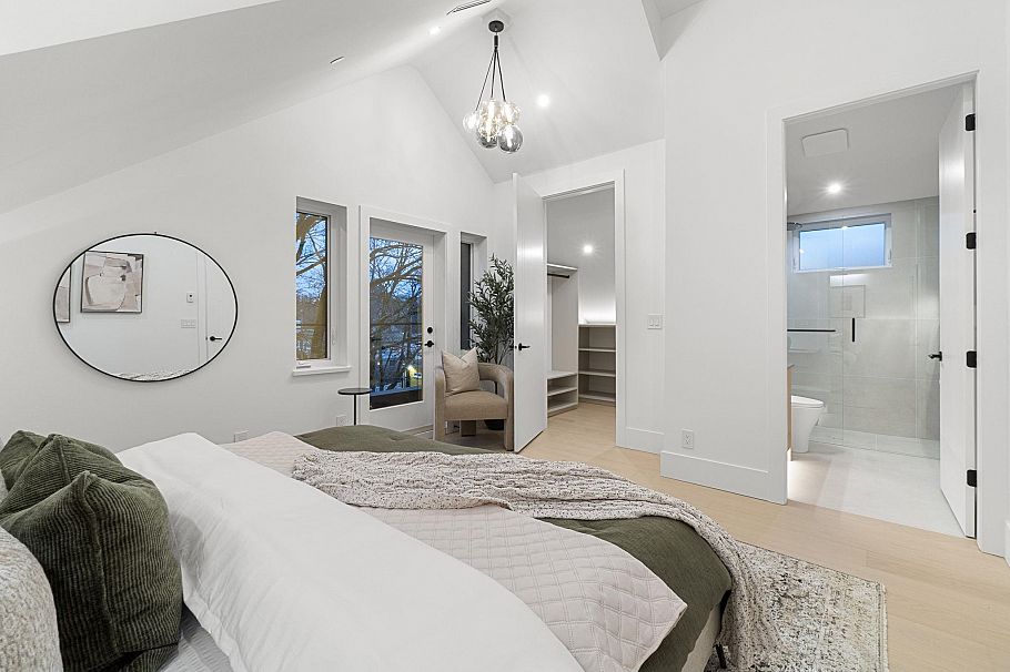 1 1945 E 13th Avenue Vancouver, BC - 14