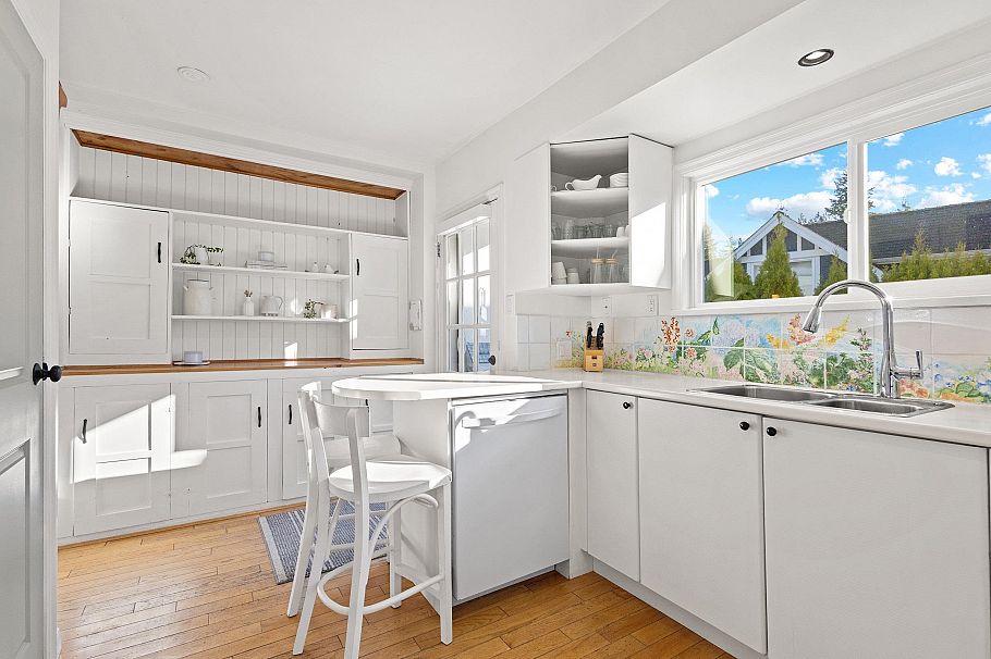 1275 Brantwood Road North Vancouver, BC - 5