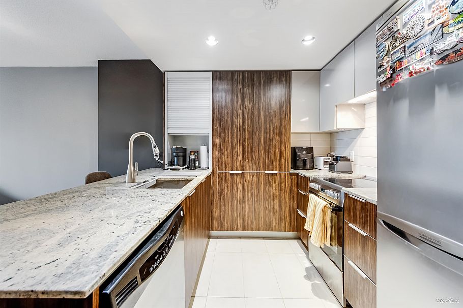 213 1088 Richards Street Vancouver, BC - 8