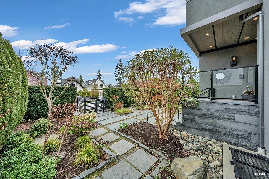 2820 W 32nd Avenue Vancouver, BC - 40