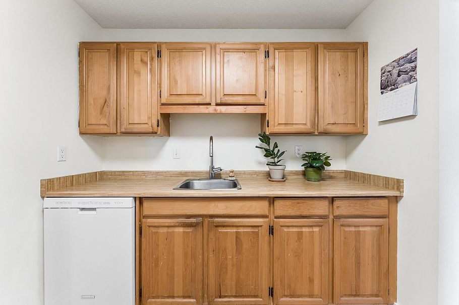 211 1385 Draycott Road North Vancouver, BC - 13