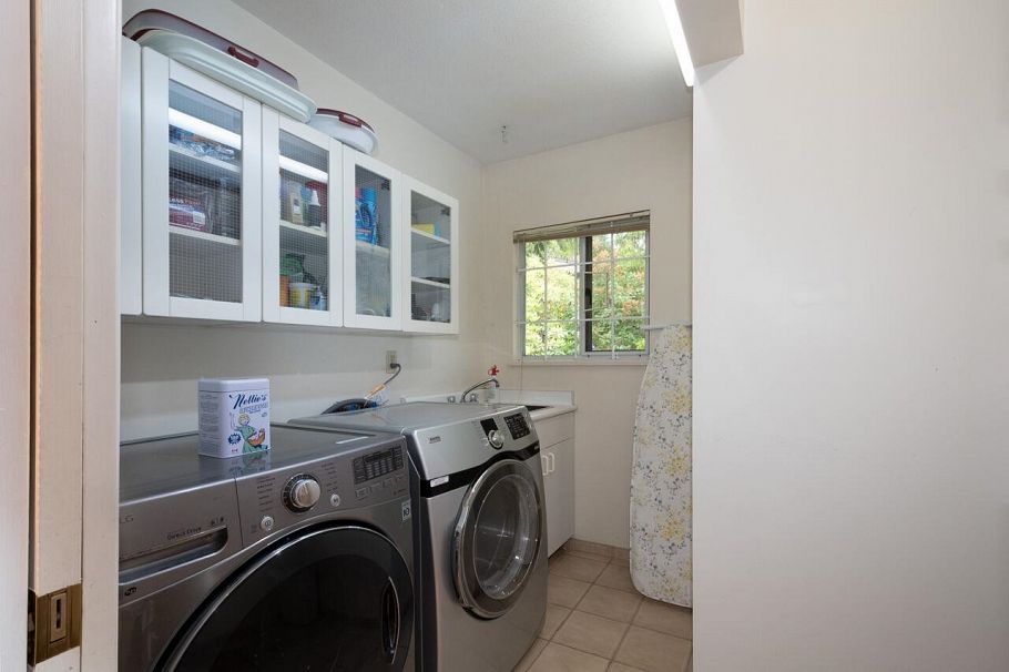 530 E Queens Road North Vancouver, BC - 24