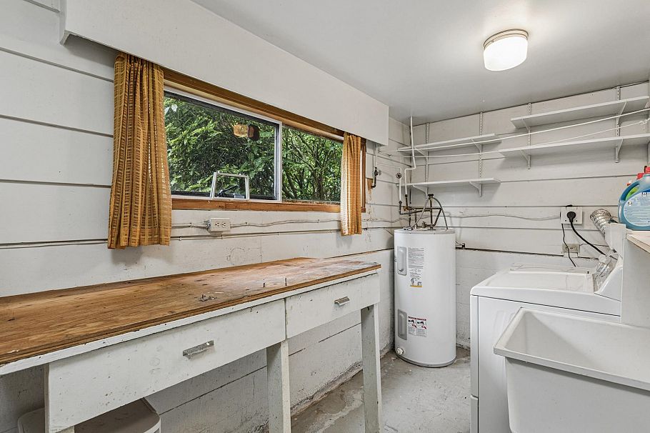 702 Winona Avenue North Vancouver, BC - 33