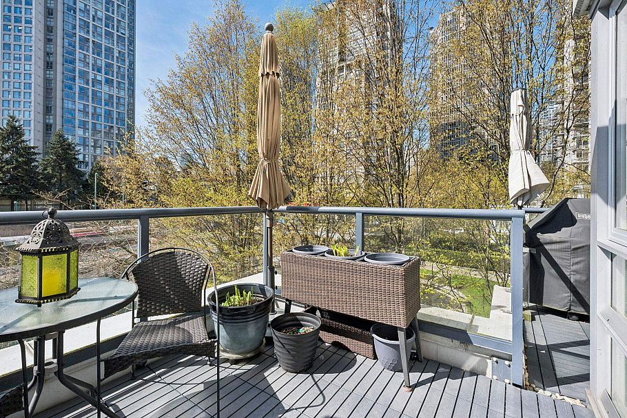 310 939 Expo Boulevard Vancouver, BC - 2