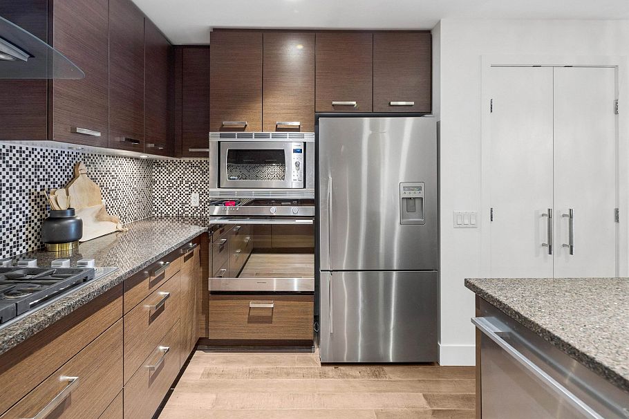 406 210 W 13 Street North Vancouver, BC - 11