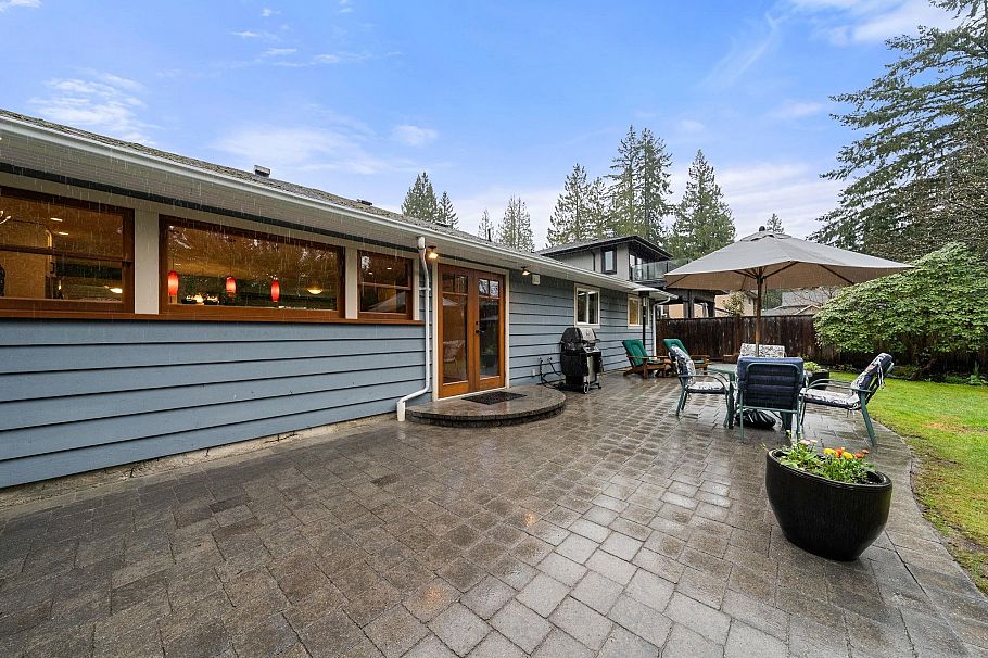 1085 Edgewood Road North Vancouver, BC - 28