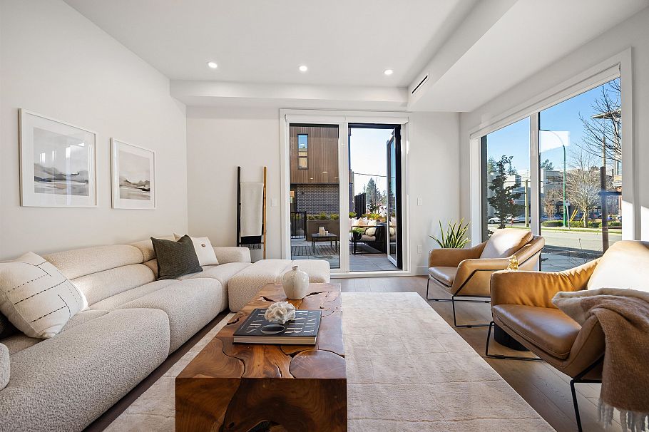 3218 Highland Boulevard North Vancouver, BC - 2