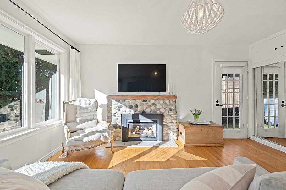 1275 Brantwood Road North Vancouver, BC - 10