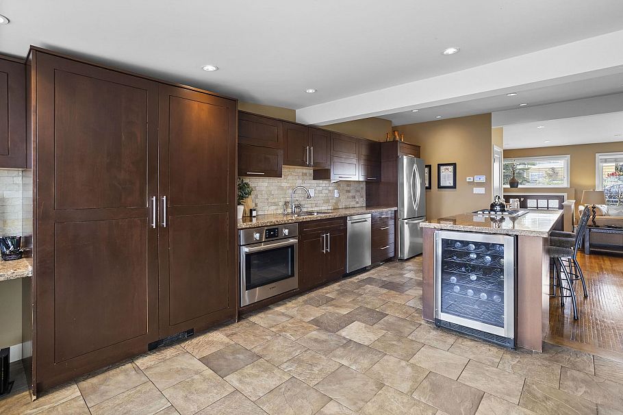 831 Whitchurch Street North Vancouver, BC - 11