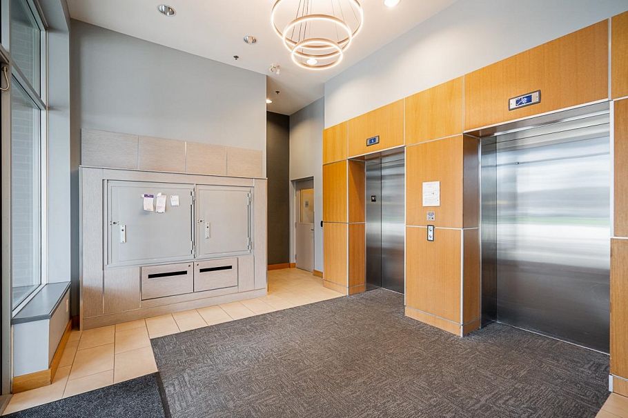 208 1330 Marine Drive North Vancouver, BC - 3