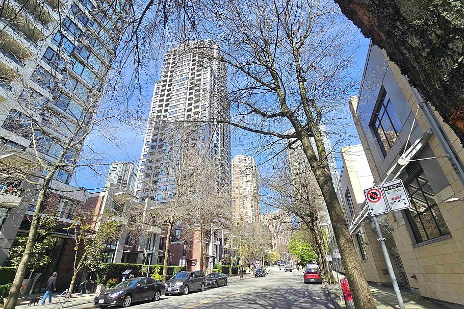 1502 909 Mainland Street Vancouver, BC - 1