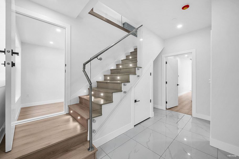 1846 E 37th Avenue Vancouver, BC - 4