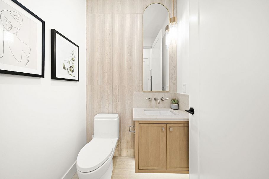 2965 Glen Drive Vancouver, BC - 13