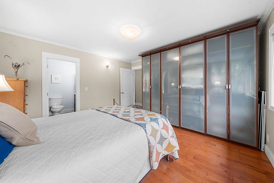 1085 Edgewood Road North Vancouver, BC - 22