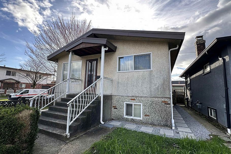 3191 Renfrew Street Vancouver, BC - 2