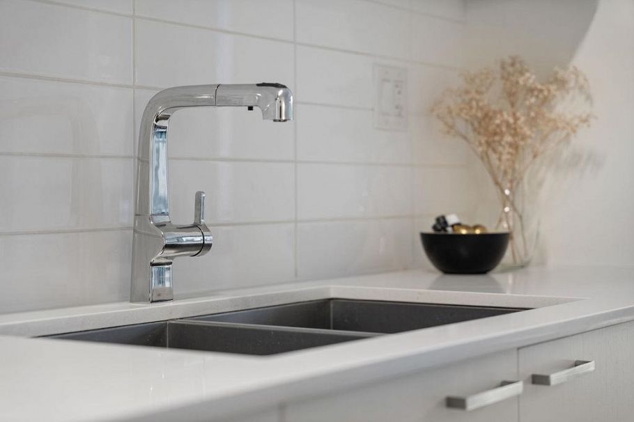 213 221 Union Street Vancouver, BC - 5