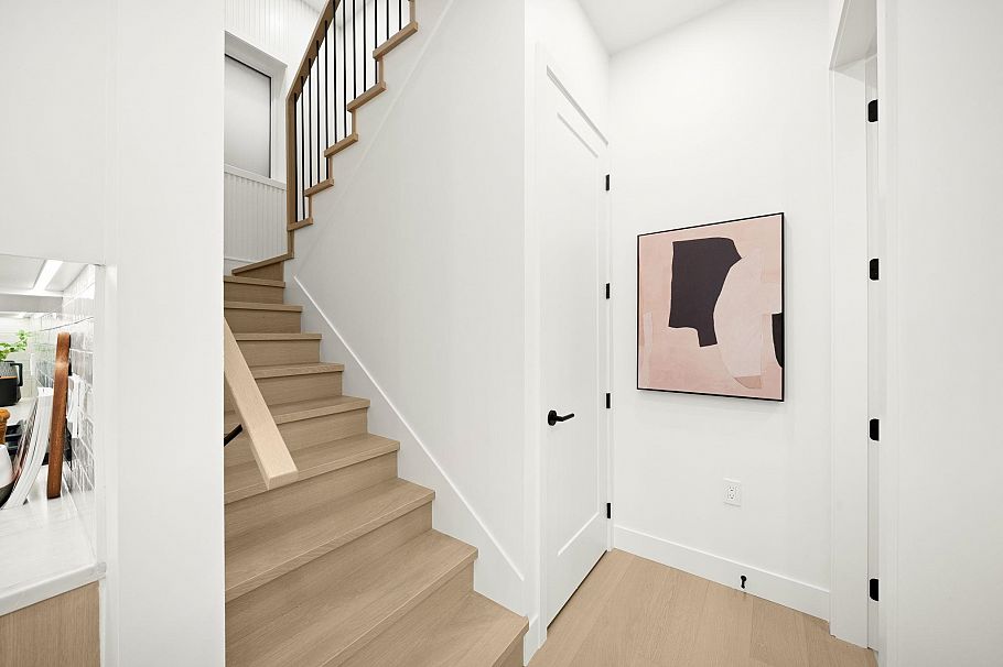 1095 E 14th Avenue Vancouver, BC - 18