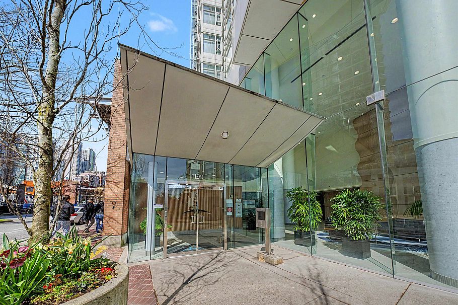 TH A 1199 Marinaside Crescent Vancouver, BC - 40