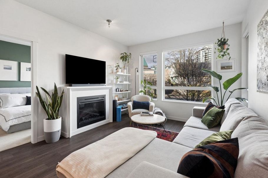 207 217 W 8th Street North Vancouver, BC - 3