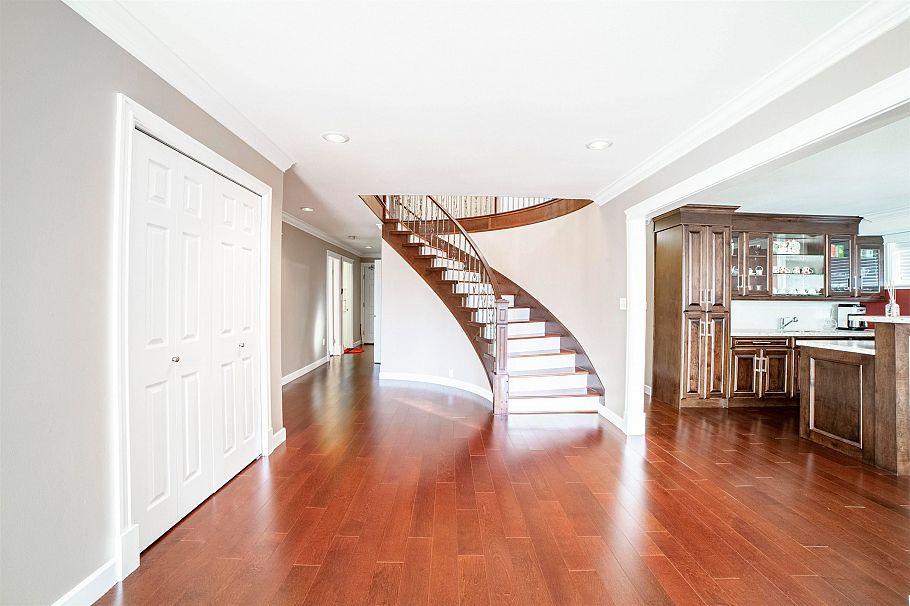 6970 Willingdon Avenue Burnaby, BC - 2