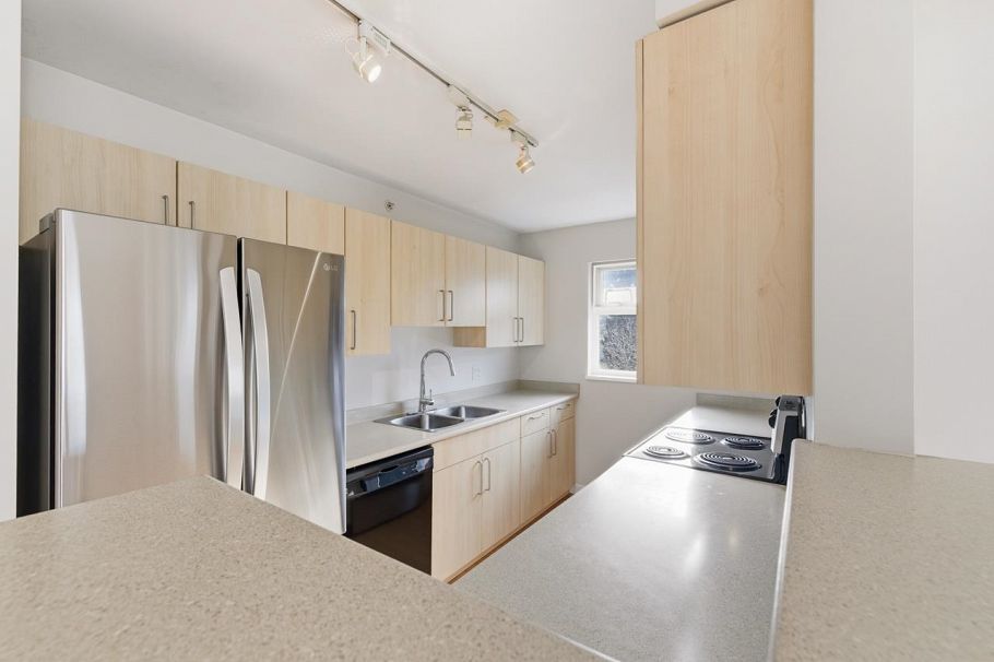 404 3575 Euclid Avenue Vancouver, BC - 9