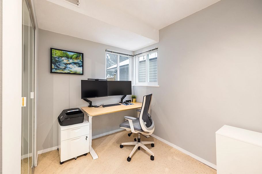 3985 Frames Place North Vancouver, BC - 26