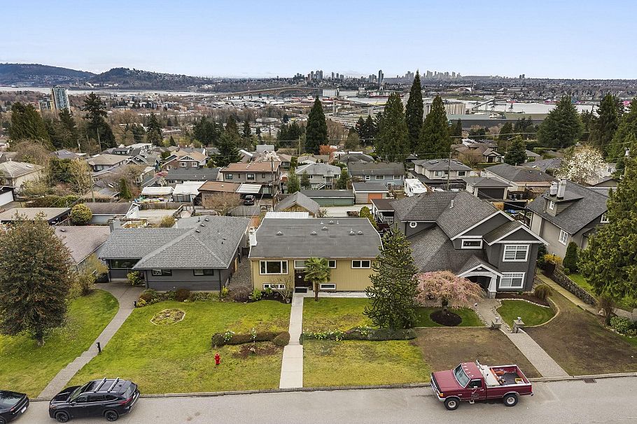 831 Whitchurch Street North Vancouver, BC - 37