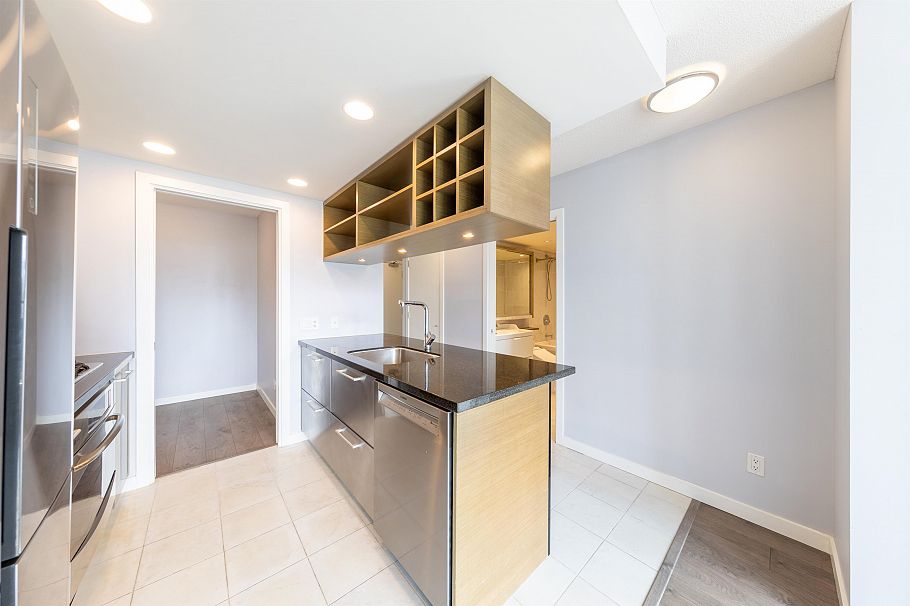 907 833 Seymour Street Vancouver, BC - 3