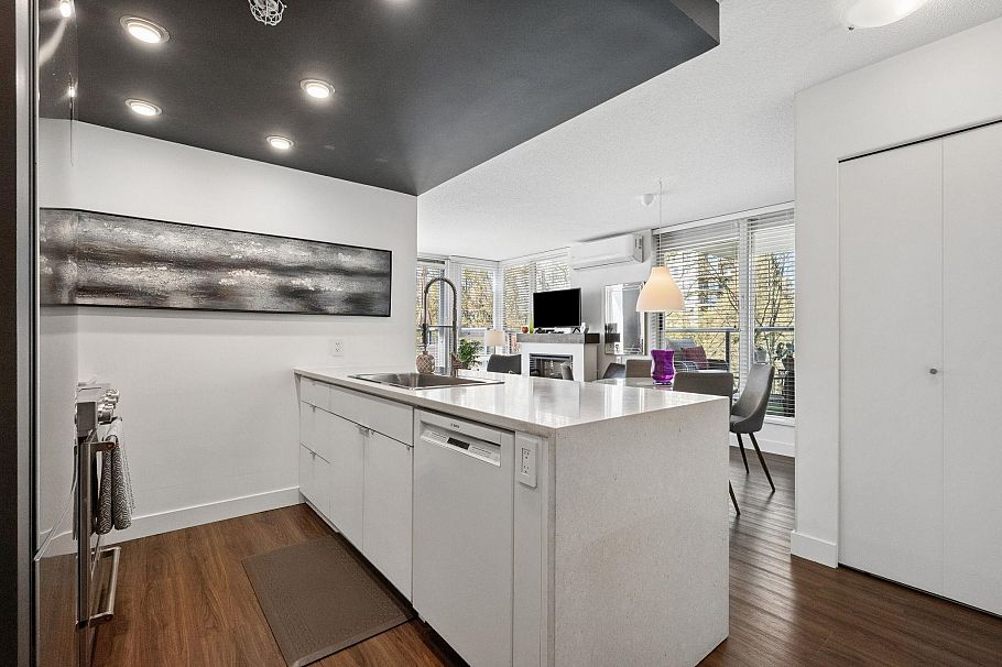 310 939 Expo Boulevard Vancouver, BC - 6