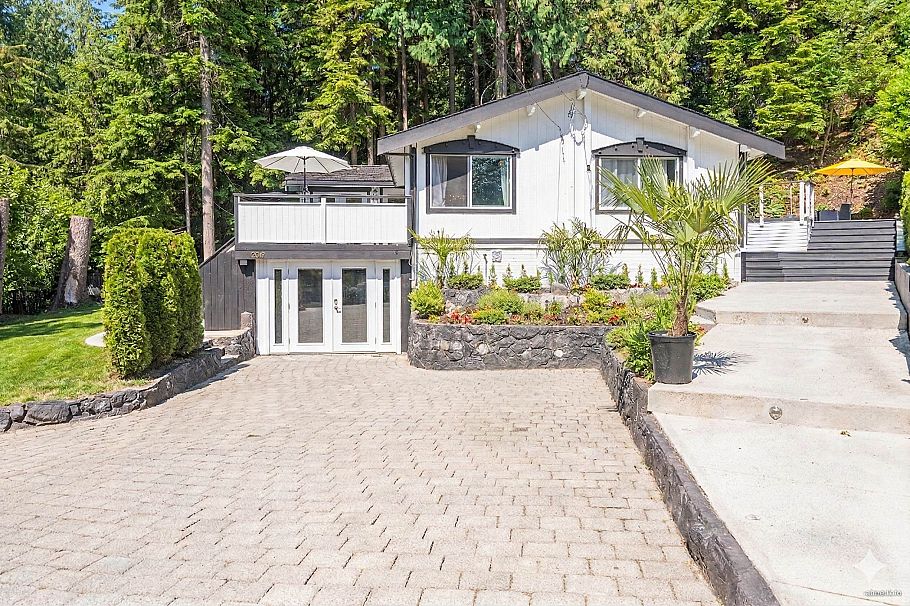 3870 Emerald Drive North Vancouver, BC - 1
